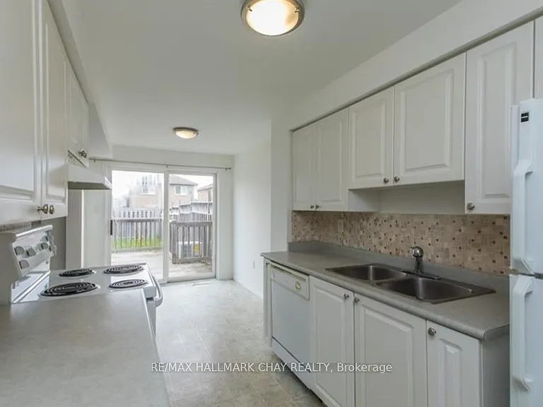 361 Dunsmore Ln — Photo 7