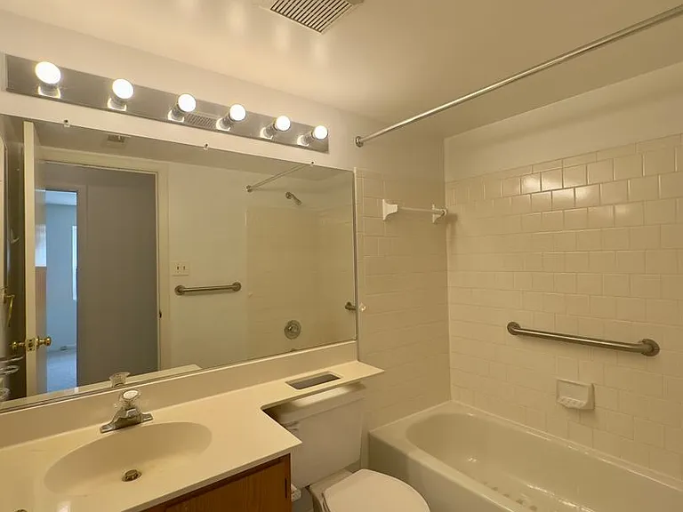 20 Juliet Ln #204 — Photo 12