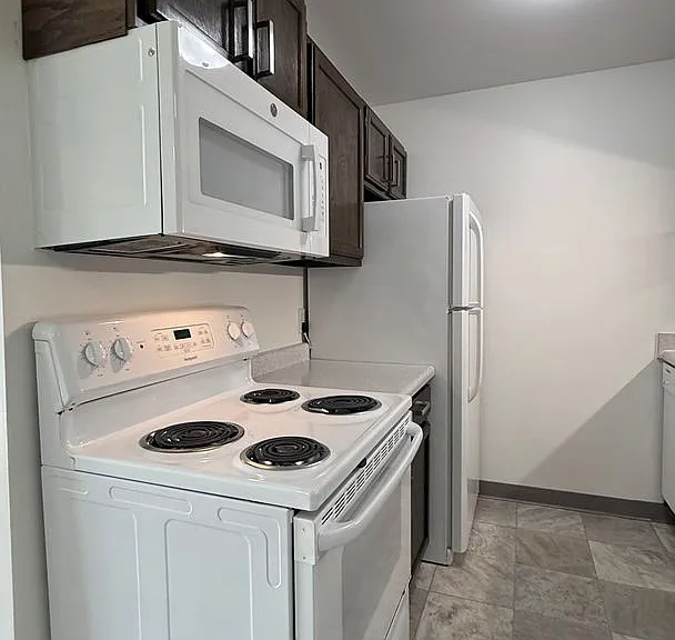 Elkhorn Village Apartments | 1 & 2 Bedroom Apartments in Elkhorn, WI Heat Included — Photo 32