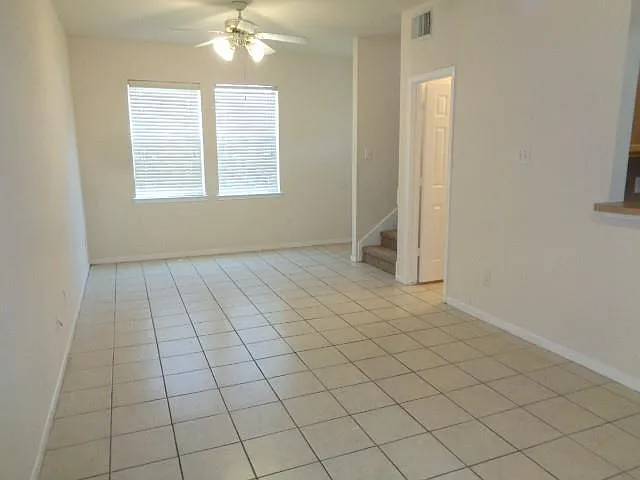 4 bed, 1.5 bath, 2976 sqft, $1,450 — Photo 3