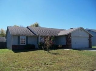 2802 W Bishop Dr, Rogers, AR 72756