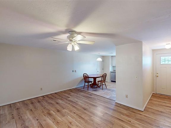 2nd image of 1529 N Bradley Ave