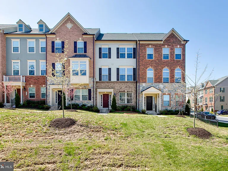 7311 Taylors Hill Ln — Photo 2