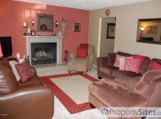 8907 Kak Island St, Eagle River, AK 99577