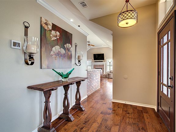 4th image of 1079 Country Club Rd