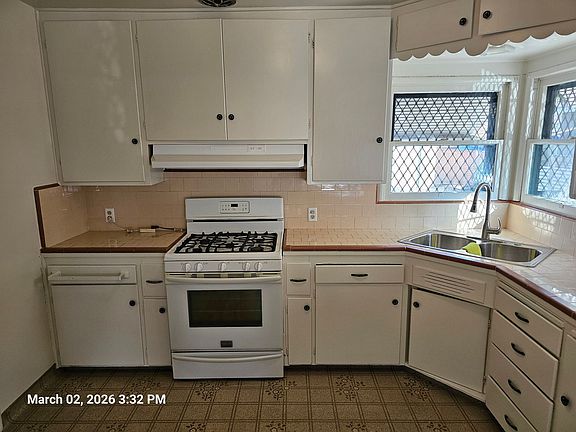 4th image of 620 N Beatrice Dr
