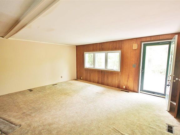 4th image of 26 Buck Dr