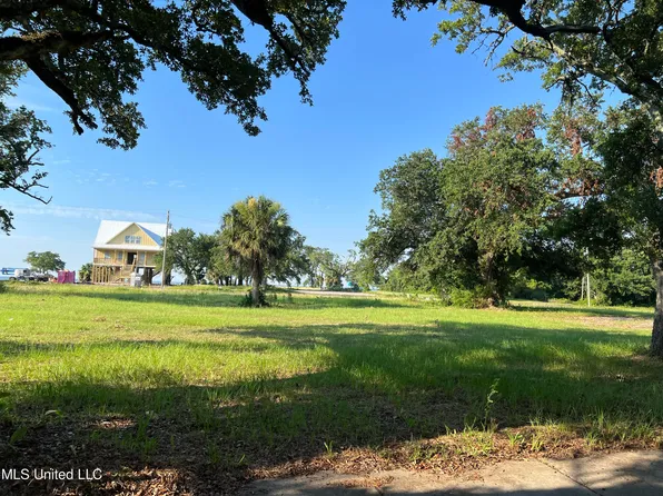 3621 9th St, Gulfport, MS 39501