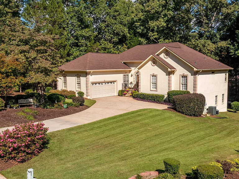 612 Redbud Ln — Photo 15