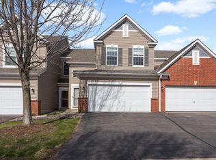 2820 Spy Glass Dr, Chaska, MN 55318