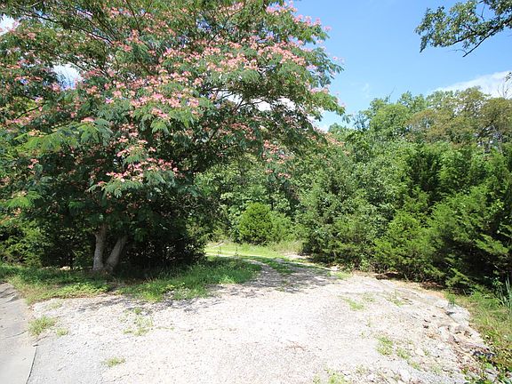 3rd image of 255 N Rainbow Dr