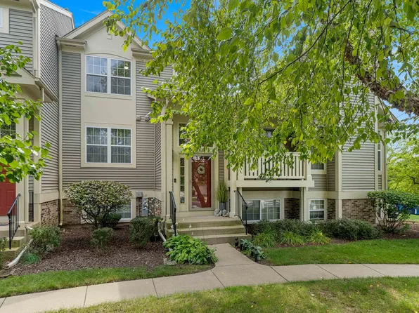 2881 N Augusta Dr, Wadsworth, IL 60083