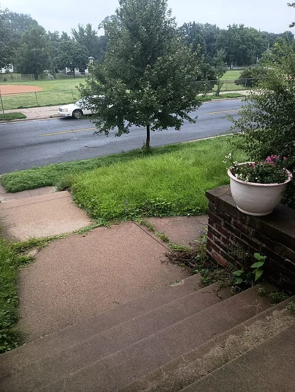 2 bed, 950 sqft, $1,570 — Photo 2