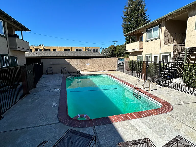3295 Brookdale Dr #4 — Photo 32
