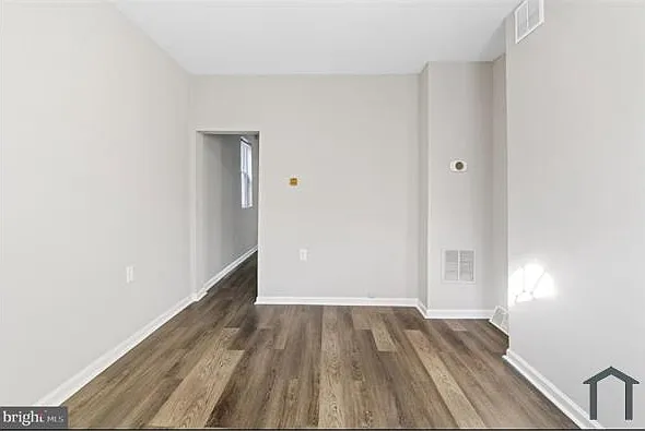 846 Woodward St — Photo 1