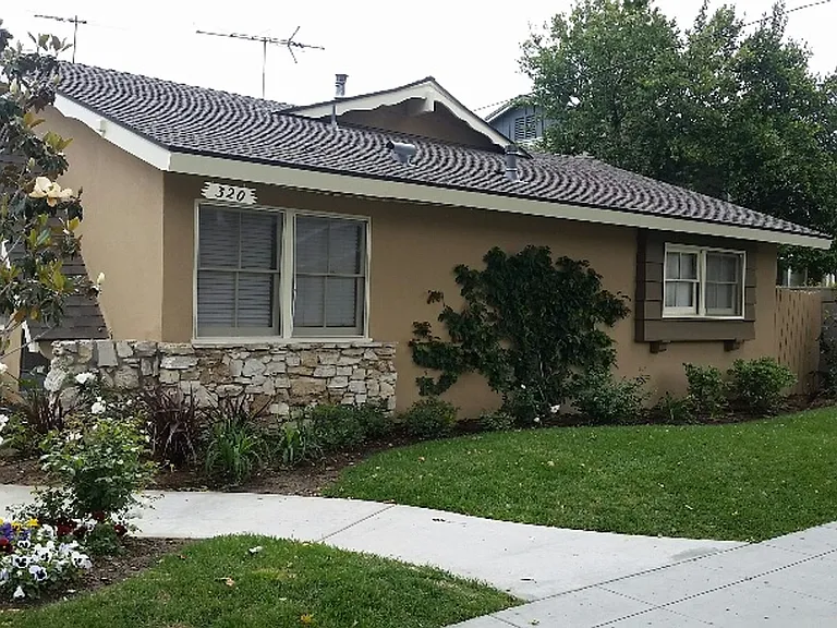 320-322 N Olive St — Photo 3