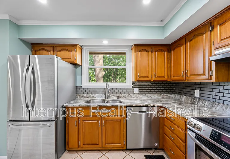 7020 Bonnamere Dr — Photo 4