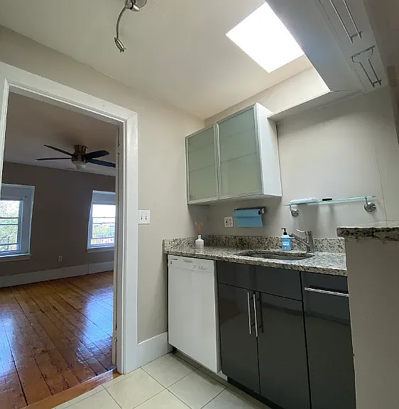 39 Monument Sq #3B — Photo 2