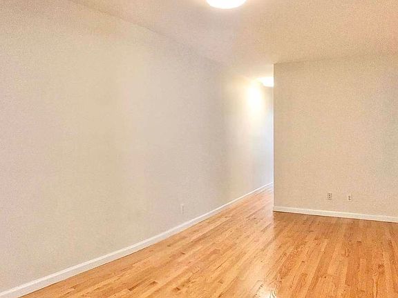3rd image of 331 W 35th St #4W1