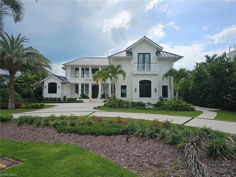 637 Palm Cir W