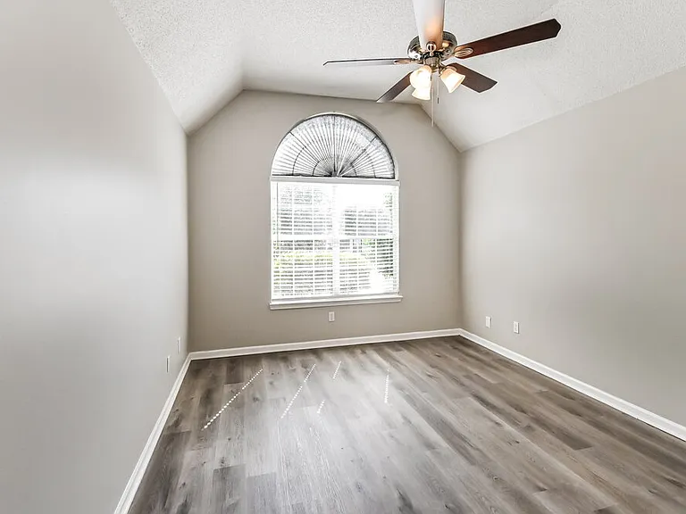 3123 Conger Ct W — Photo 10