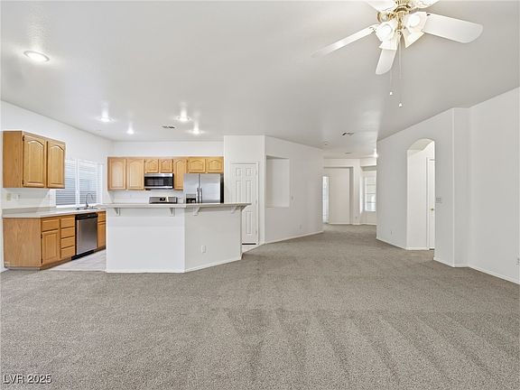 5th image of 901 Royal Birch Ln