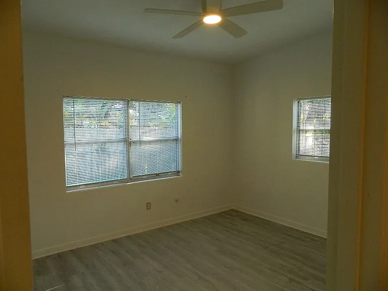 944 Kensington Dr — Photo 9