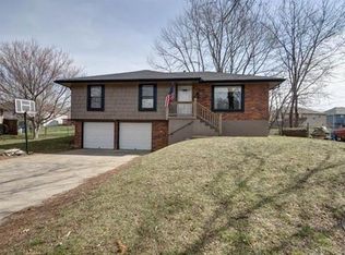 1917 Plymouth Rd, Independence, MO 64058