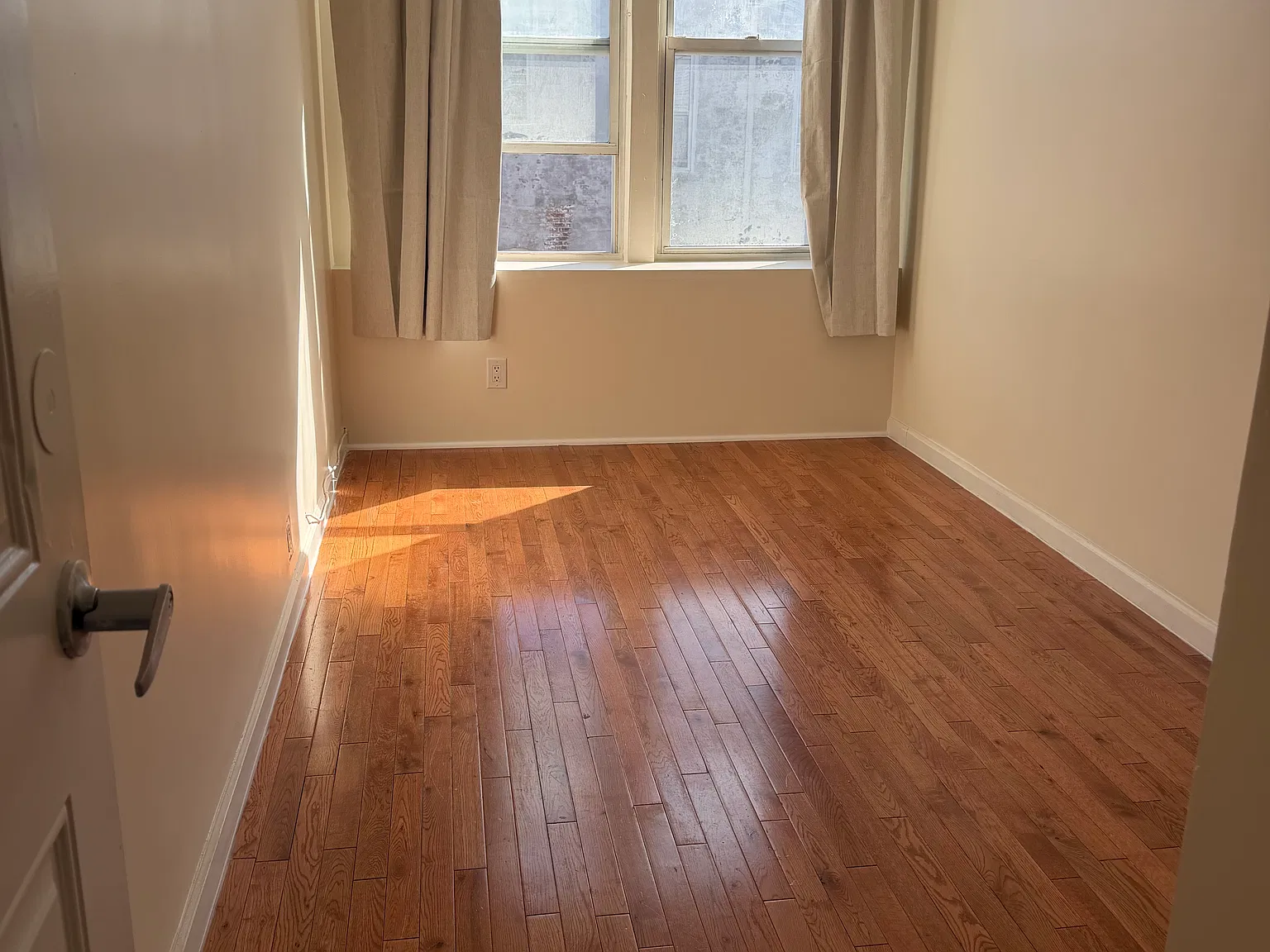 3 bed, 1050 sqft, $3,250 — Photo 1