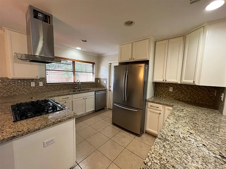 4311 Benning Dr — Photo 3