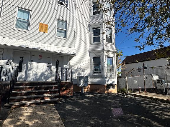 4th image of 261 Verona Ave APT 3