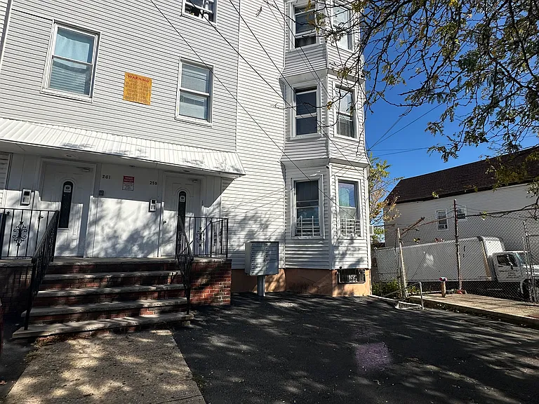 261 Verona Ave #3 — Photo 4
