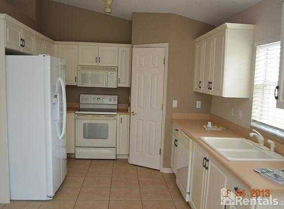 3rd image of 1105 Southlands Ct