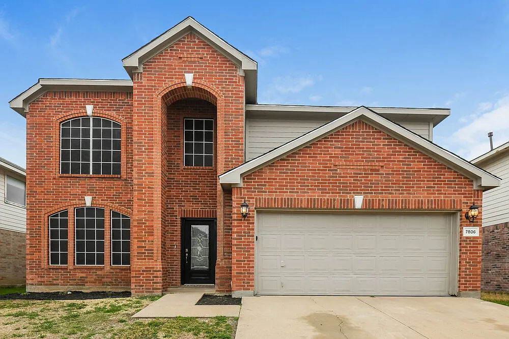 4 bed, 2.5 bath, 2814 sqft, $2,700 — Photo 1