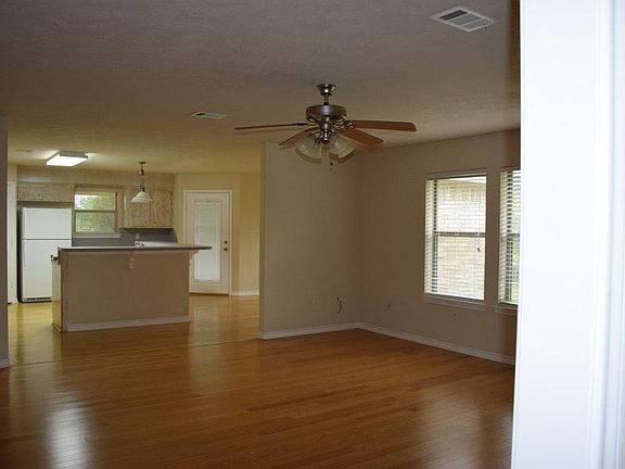 Open Living Room & Kitchen Design