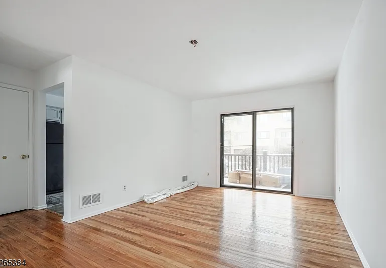 38 Park St #13D — Photo 6