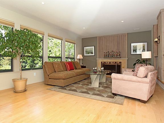 5th image of 1070 Trinity Dr