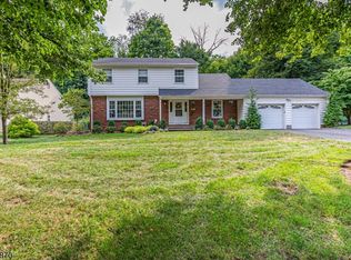 4 Sand Hill Ct, Parsippany, NJ 07054