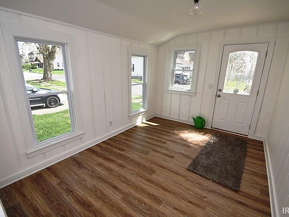 2nd image of 208 W Jefferson St