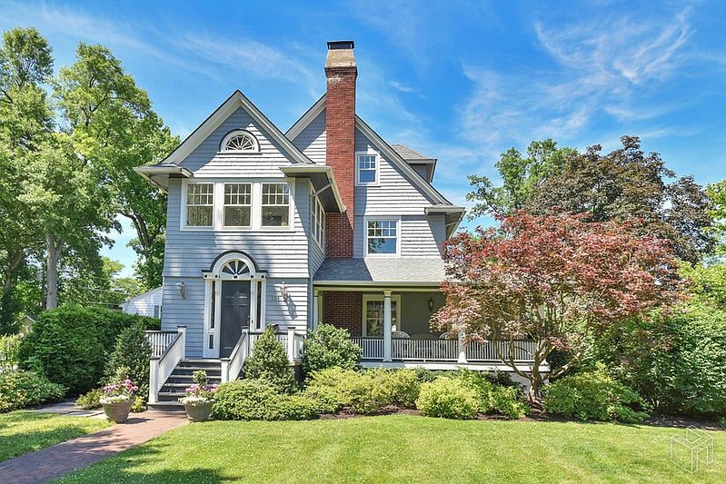 1st image of 181 Fernwood Ave
