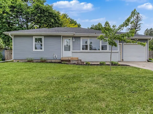 307 Dotson Dr, Ames, IA 50014