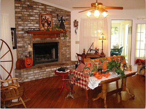 2nd image of 6850 Cedar Lake Dr