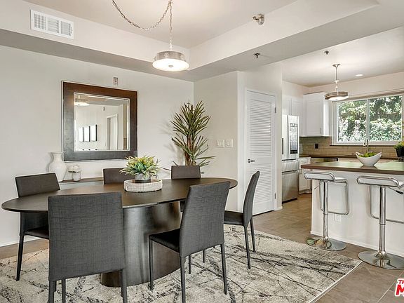 4th image of 2222 N Beachwood Dr APT 101