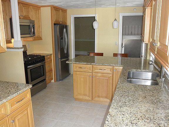 4th image of 52 Philmont Ave