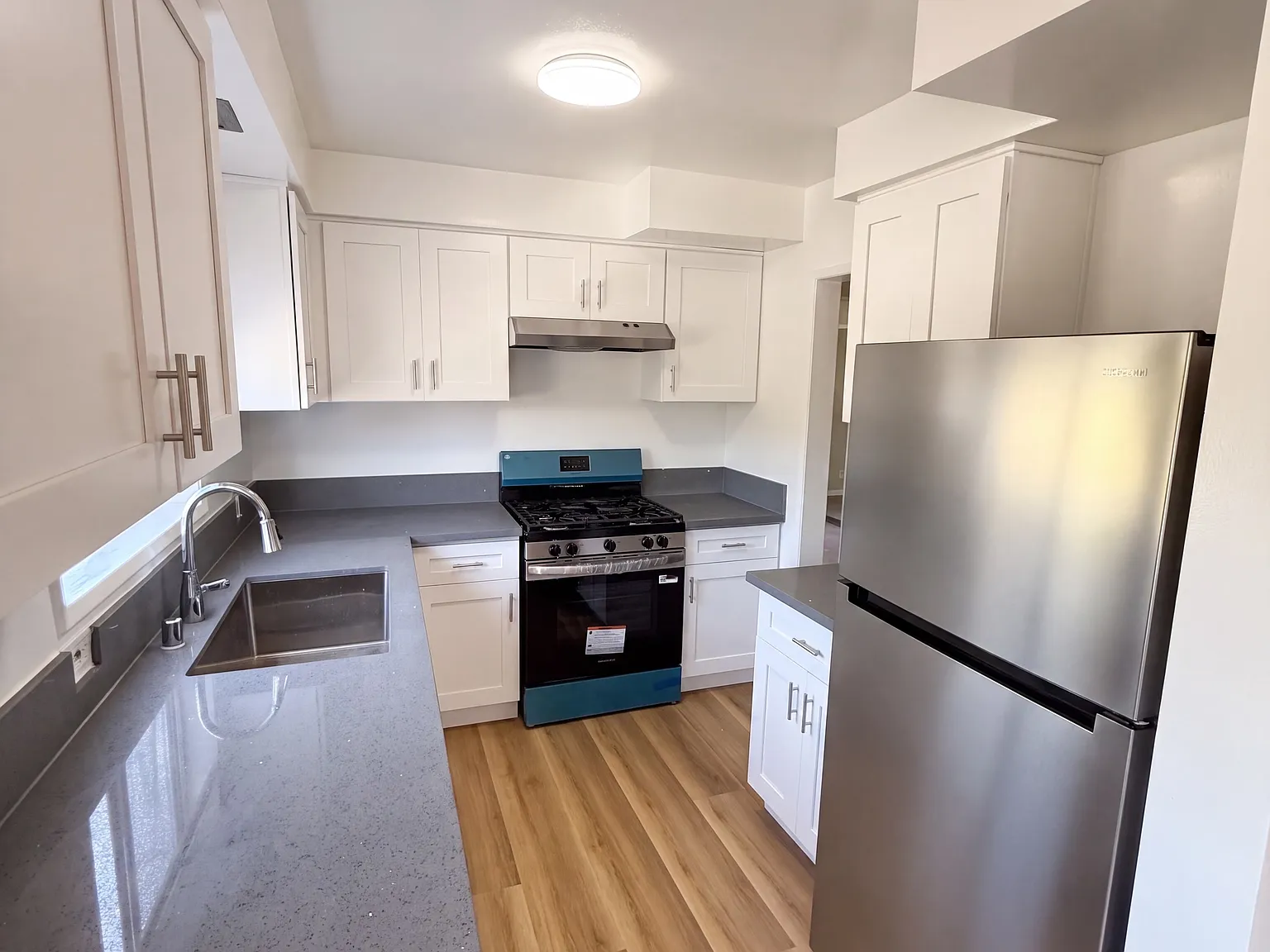 1 bed, 900 sqft, $1,995 — Photo 3
