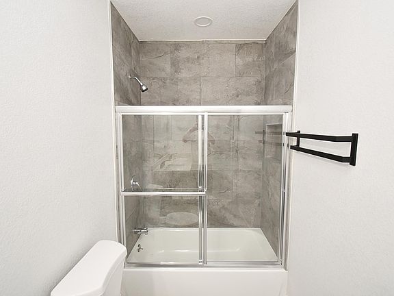 3rd image of 822 Arcadia Pl