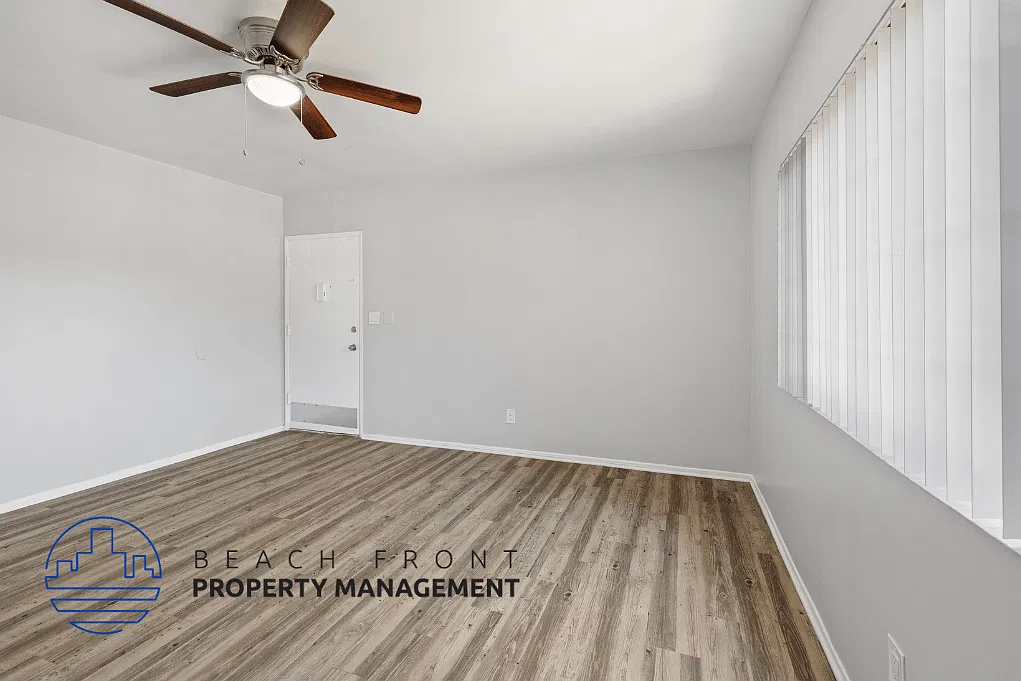 2135 Santa Fe Ave. — Photo 4