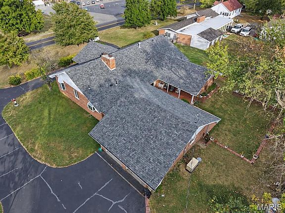 5th image of 109 E Jefferson Ave
