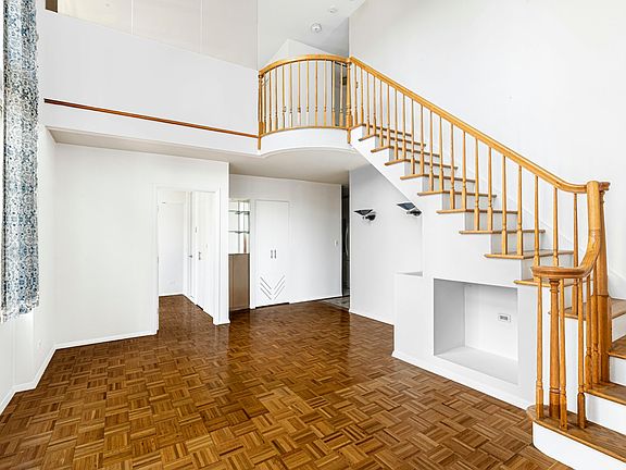 5th image of 161 W 61st St APT 18A