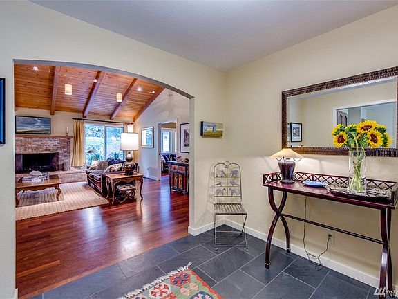 5th image of 11574 Meadowmeer Cir NE